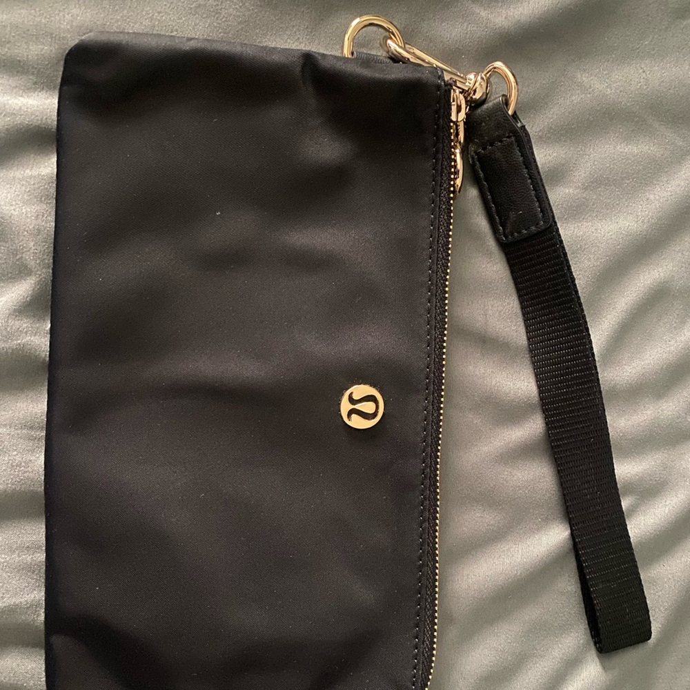 Lululemon wristlet. Never used.